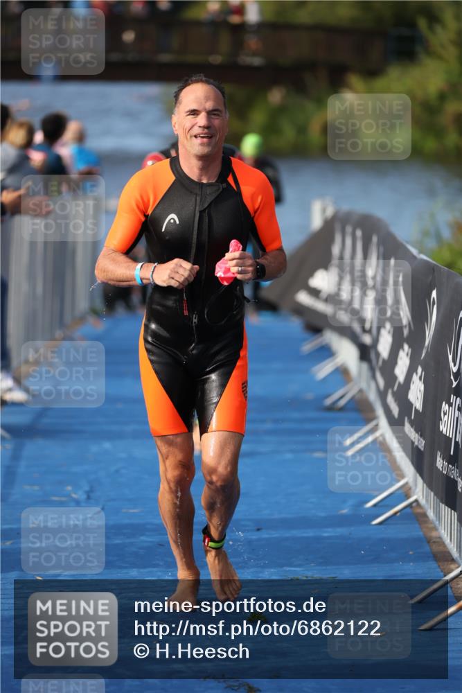 25.08.2024 - Elbe Triathlon Hamburg H.Heesch http://msf.ph/oto/6862122 25.08.2024 09:19:00 Schwimmen 221, 355, 358, 376, 383, 398, 400, 407, 431, 528 meine-sportfotos.de