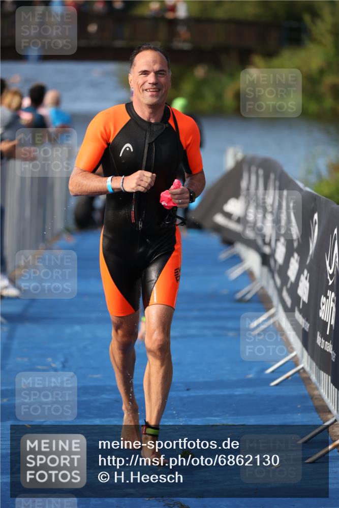 25.08.2024 - Elbe Triathlon Hamburg H.Heesch http://msf.ph/oto/6862130 25.08.2024 09:19:00 Schwimmen 221, 355, 358, 376, 383, 398, 400, 407, 431, 528 meine-sportfotos.de
