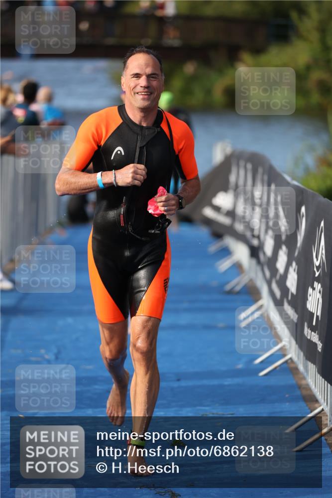 25.08.2024 - Elbe Triathlon Hamburg H.Heesch http://msf.ph/oto/6862138 25.08.2024 09:19:00 Schwimmen 221, 355, 358, 376, 383, 398, 400, 407, 431, 528 meine-sportfotos.de