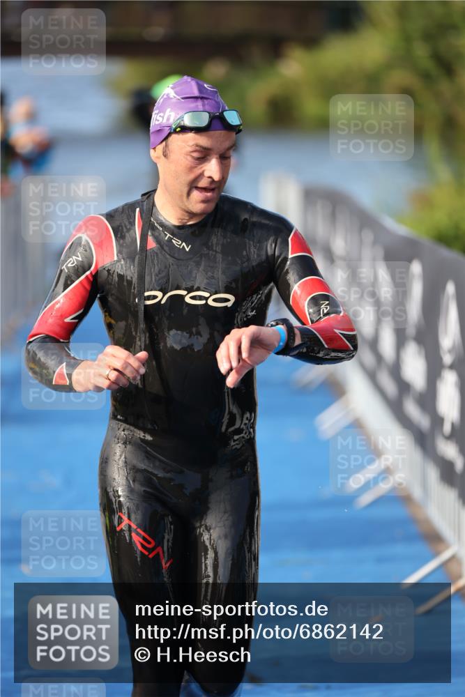 25.08.2024 - Elbe Triathlon Hamburg H.Heesch http://msf.ph/oto/6862142 25.08.2024 09:19:03 Schwimmen 221, 355, 358, 376, 383, 398, 400, 407, 431, 528 meine-sportfotos.de