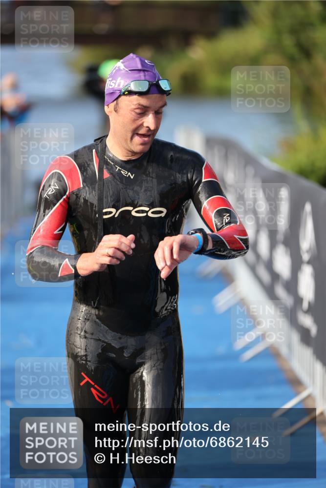 25.08.2024 - Elbe Triathlon Hamburg H.Heesch http://msf.ph/oto/6862145 25.08.2024 09:19:03 Schwimmen 221, 355, 358, 376, 383, 398, 400, 407, 431, 528 meine-sportfotos.de