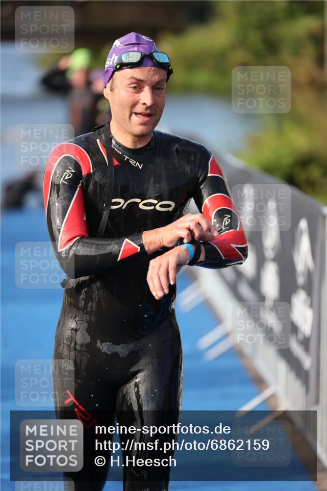25.08.2024 - Elbe Triathlon Hamburg H.Heesch http://msf.ph/oto/6862159 25.08.2024 09:19:03 Schwimmen 221, 355, 358, 376, 383, 398, 400, 407, 431, 528 meine-sportfotos.de