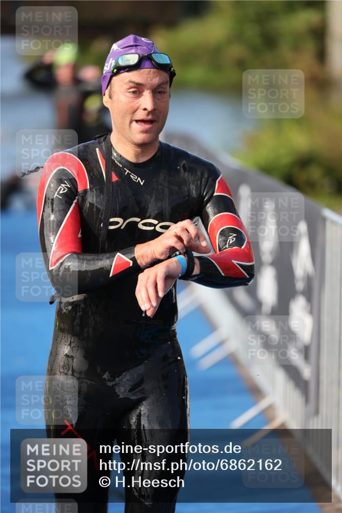 25.08.2024 - Elbe Triathlon Hamburg H.Heesch http://msf.ph/oto/6862162 25.08.2024 09:19:03 Schwimmen 221, 355, 358, 376, 383, 398, 400, 407, 431, 528 meine-sportfotos.de