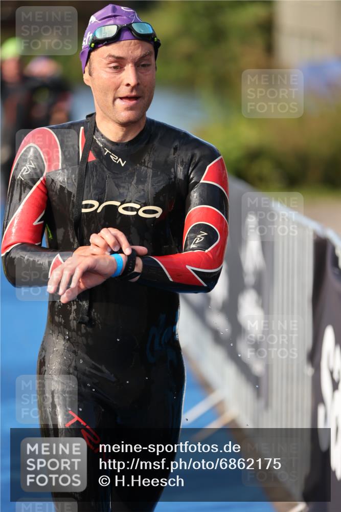 25.08.2024 - Elbe Triathlon Hamburg H.Heesch http://msf.ph/oto/6862175 25.08.2024 09:19:03 Schwimmen 221, 355, 358, 376, 383, 398, 400, 407, 431, 528 meine-sportfotos.de