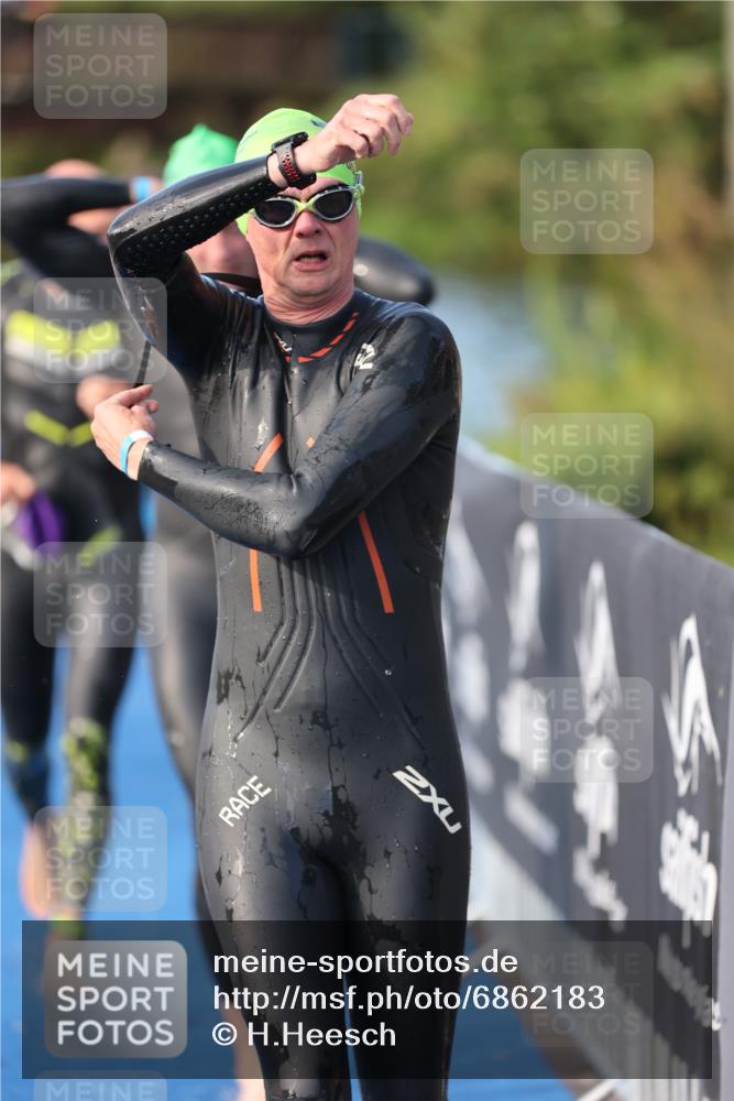 25.08.2024 - Elbe Triathlon Hamburg H.Heesch http://msf.ph/oto/6862183 25.08.2024 09:19:08 Schwimmen 221, 355, 358, 376, 383, 398, 400, 407, 431, 528 meine-sportfotos.de