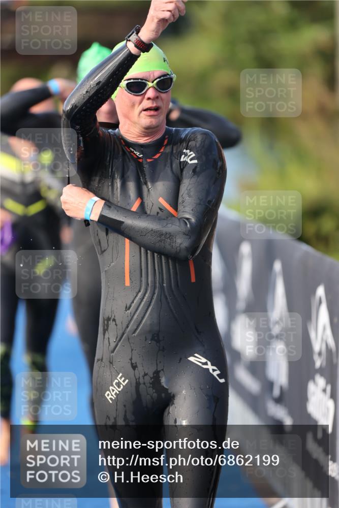 25.08.2024 - Elbe Triathlon Hamburg H.Heesch http://msf.ph/oto/6862199 25.08.2024 09:19:08 Schwimmen 221, 355, 358, 376, 383, 398, 400, 407, 431, 528 meine-sportfotos.de