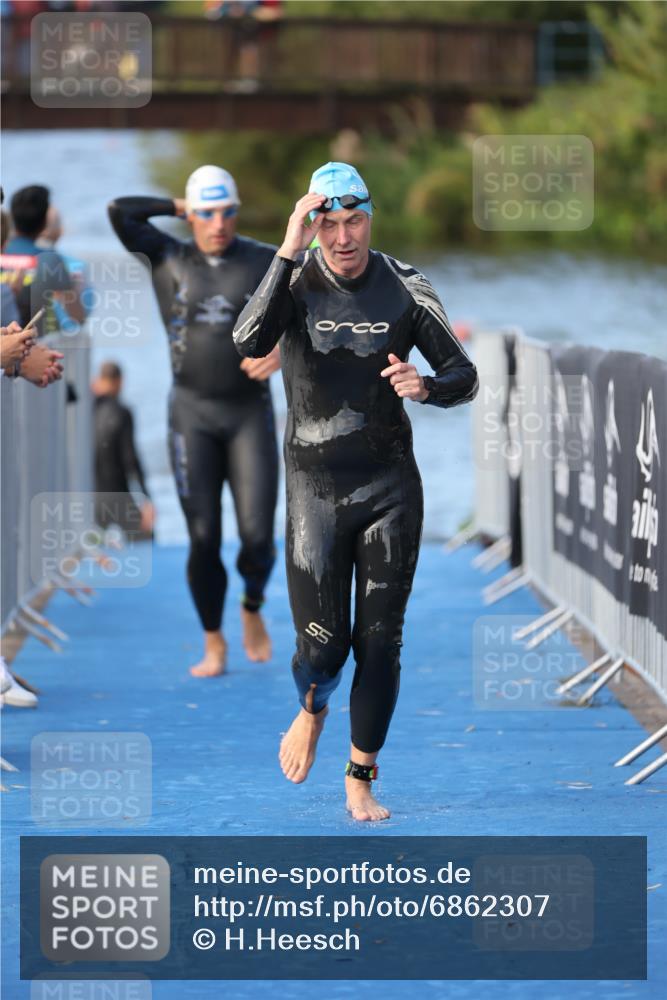 25.08.2024 - Elbe Triathlon Hamburg H.Heesch http://msf.ph/oto/6862307 25.08.2024 09:19:20 Schwimmen 214, 358, 366, 373, 376, 383, 397, 398, 400, 407, 431, 528 meine-sportfotos.de