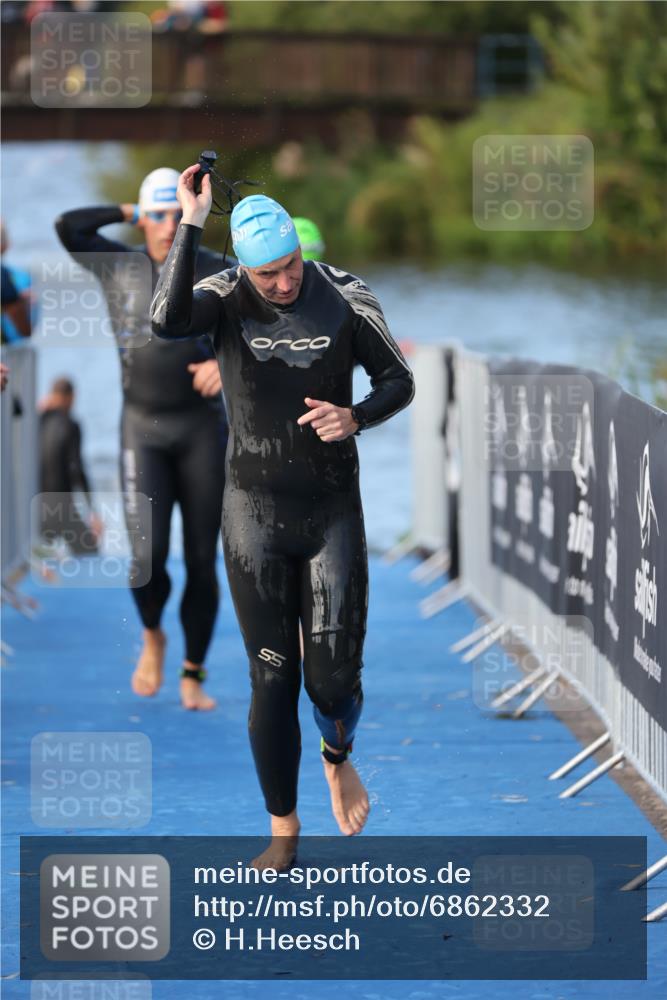 25.08.2024 - Elbe Triathlon Hamburg H.Heesch http://msf.ph/oto/6862332 25.08.2024 09:19:20 Schwimmen 214, 358, 366, 373, 376, 383, 397, 398, 400, 407, 431, 528 meine-sportfotos.de