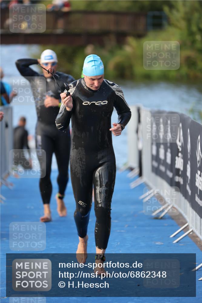 25.08.2024 - Elbe Triathlon Hamburg H.Heesch http://msf.ph/oto/6862348 25.08.2024 09:19:20 Schwimmen 214, 358, 366, 373, 376, 383, 397, 398, 400, 407, 431, 528 meine-sportfotos.de