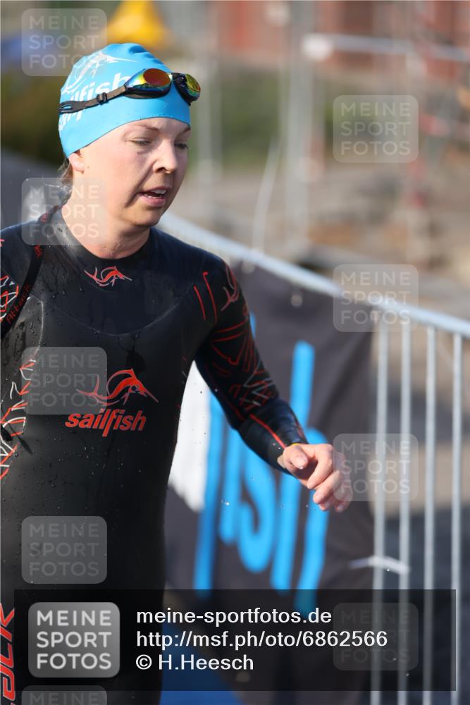 25.08.2024 - Elbe Triathlon Hamburg H.Heesch http://msf.ph/oto/6862566 25.08.2024 09:29:53 Schwimmen 451, 463, 506, 508, 548 meine-sportfotos.de