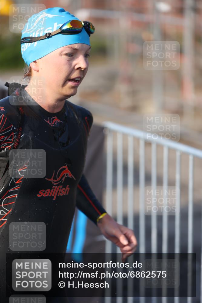 25.08.2024 - Elbe Triathlon Hamburg H.Heesch http://msf.ph/oto/6862575 25.08.2024 09:29:53 Schwimmen 451, 463, 506, 508, 548 meine-sportfotos.de