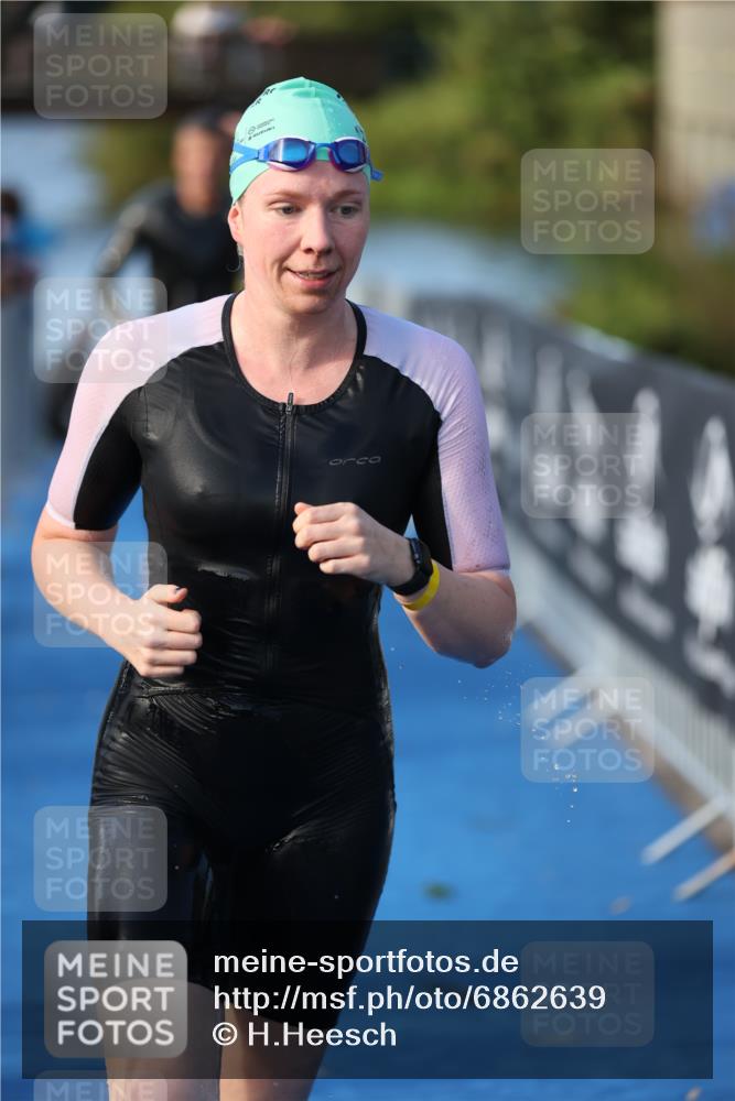 25.08.2024 - Elbe Triathlon Hamburg H.Heesch http://msf.ph/oto/6862639 25.08.2024 09:29:58 Schwimmen 451, 452, 463, 506, 508, 534, 548, 553 meine-sportfotos.de