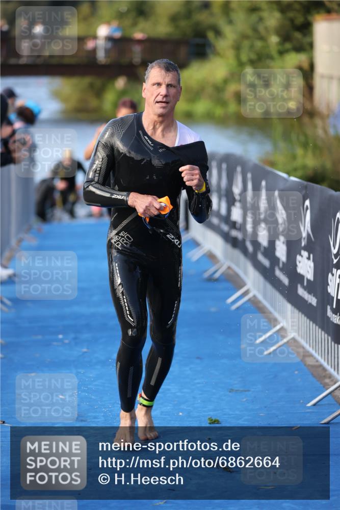 25.08.2024 - Elbe Triathlon Hamburg H.Heesch http://msf.ph/oto/6862664 25.08.2024 09:30:00 Schwimmen 451, 452, 463, 470, 506, 508, 534, 548, 553 meine-sportfotos.de