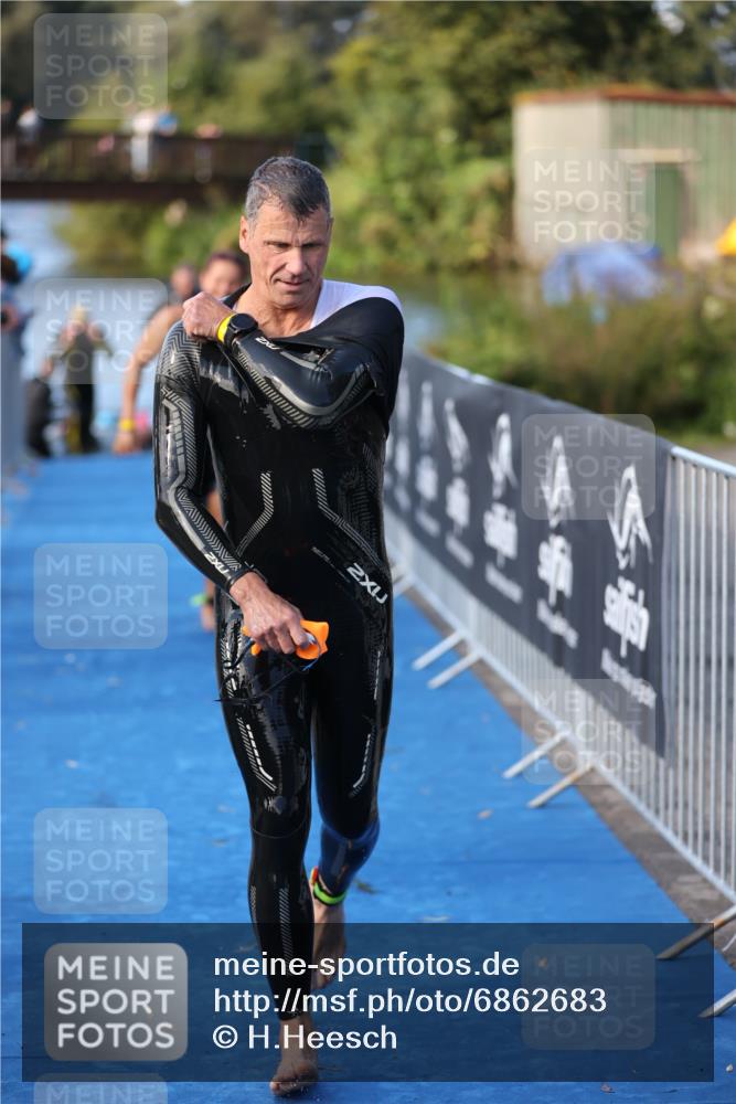 25.08.2024 - Elbe Triathlon Hamburg H.Heesch http://msf.ph/oto/6862683 25.08.2024 09:30:01 Schwimmen 451, 452, 463, 470, 506, 508, 534, 548, 553 meine-sportfotos.de