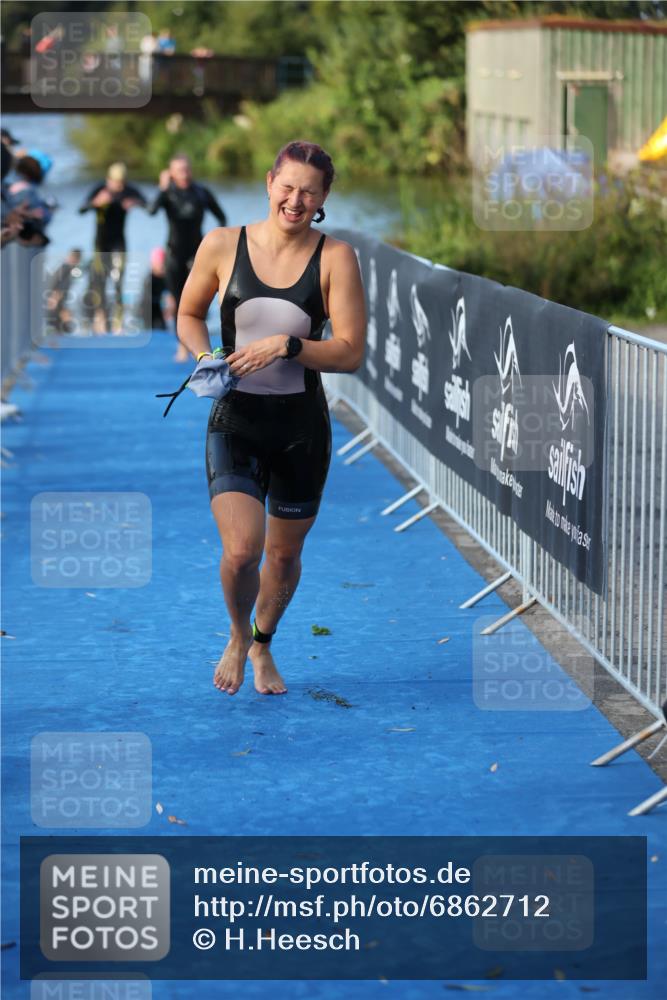 25.08.2024 - Elbe Triathlon Hamburg H.Heesch http://msf.ph/oto/6862712 25.08.2024 09:30:03 Schwimmen 451, 452, 463, 470, 506, 508, 534, 548, 553 meine-sportfotos.de