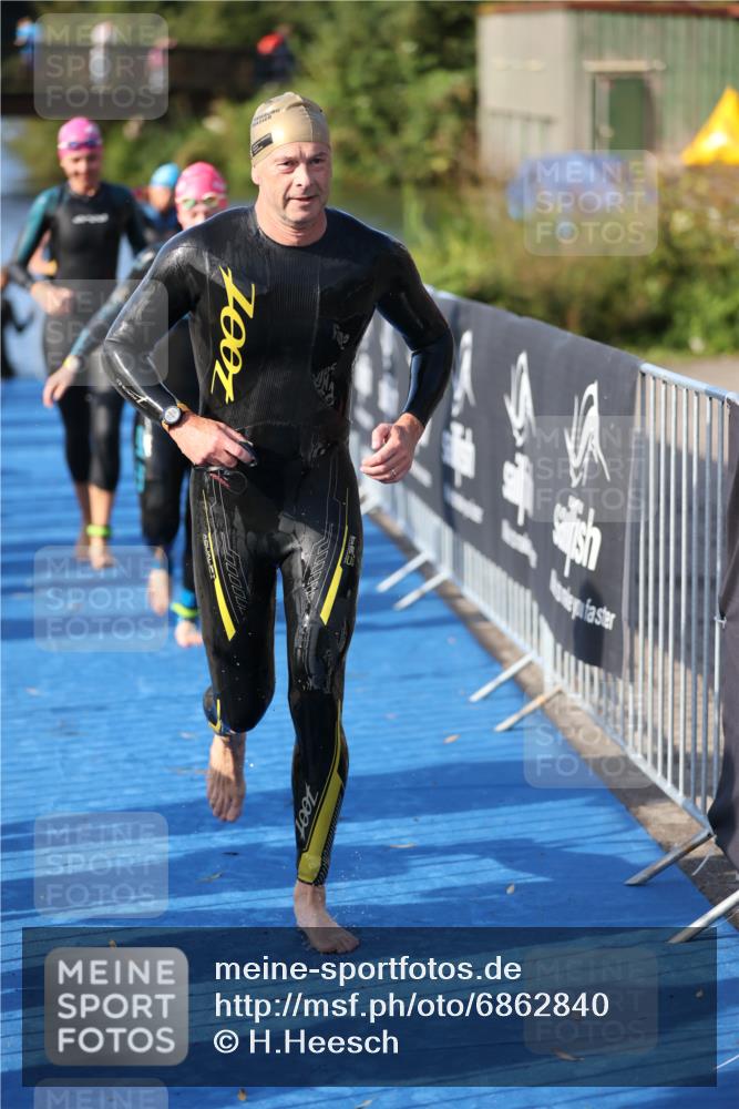 25.08.2024 - Elbe Triathlon Hamburg H.Heesch http://msf.ph/oto/6862840 25.08.2024 09:30:11 Schwimmen 411, 451, 452, 463, 470, 508, 515, 534, 548, 553 meine-sportfotos.de