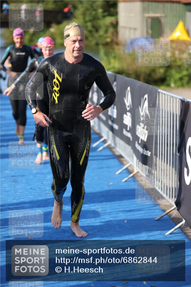 25.08.2024 - Elbe Triathlon Hamburg H.Heesch http://msf.ph/oto/6862844 25.08.2024 09:30:11 Schwimmen 411, 451, 452, 463, 470, 508, 515, 534, 548, 553 meine-sportfotos.de