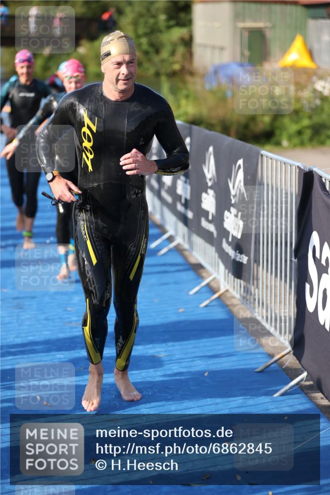 25.08.2024 - Elbe Triathlon Hamburg H.Heesch http://msf.ph/oto/6862845 25.08.2024 09:30:11 Schwimmen 411, 451, 452, 463, 470, 508, 515, 534, 548, 553 meine-sportfotos.de