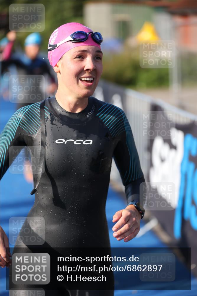 25.08.2024 - Elbe Triathlon Hamburg H.Heesch http://msf.ph/oto/6862897 25.08.2024 09:30:15 Schwimmen 411, 451, 452, 463, 470, 508, 515, 534, 548, 553 meine-sportfotos.de