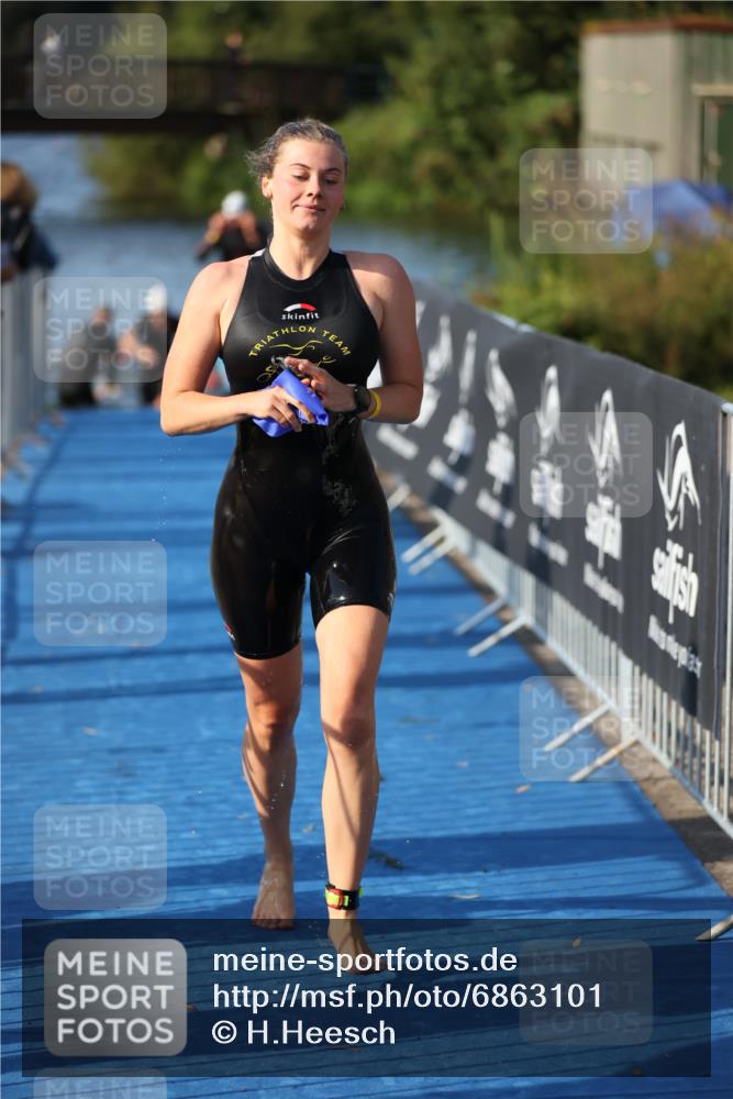 25.08.2024 - Elbe Triathlon Hamburg H.Heesch http://msf.ph/oto/6863101 25.08.2024 09:31:29 Schwimmen 467, 468, 484, 497 meine-sportfotos.de