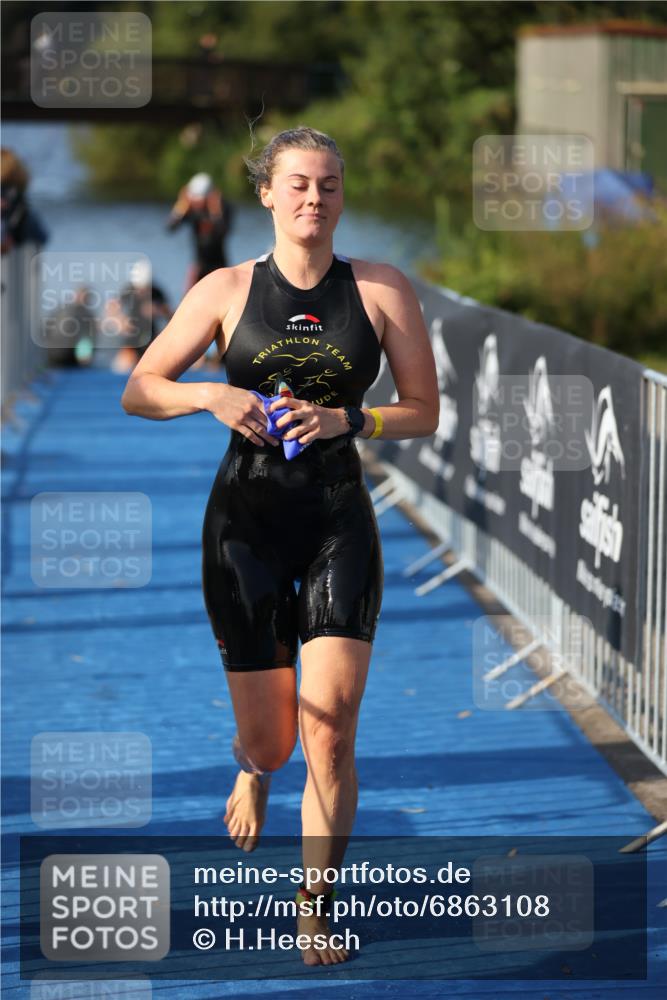 25.08.2024 - Elbe Triathlon Hamburg H.Heesch http://msf.ph/oto/6863108 25.08.2024 09:31:29 Schwimmen 467, 468, 484, 497 meine-sportfotos.de