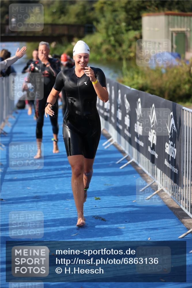 25.08.2024 - Elbe Triathlon Hamburg H.Heesch http://msf.ph/oto/6863136 25.08.2024 09:31:38 Schwimmen 450, 467, 468, 484, 497, 512, 525 meine-sportfotos.de