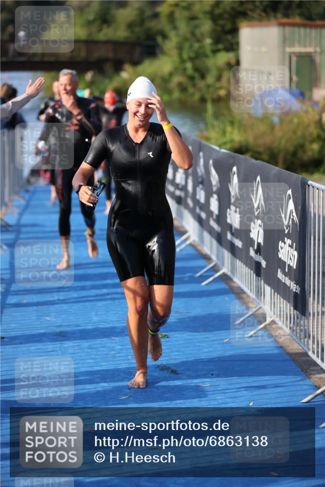 25.08.2024 - Elbe Triathlon Hamburg H.Heesch http://msf.ph/oto/6863138 25.08.2024 09:31:38 Schwimmen 450, 467, 468, 484, 497, 512, 525 meine-sportfotos.de