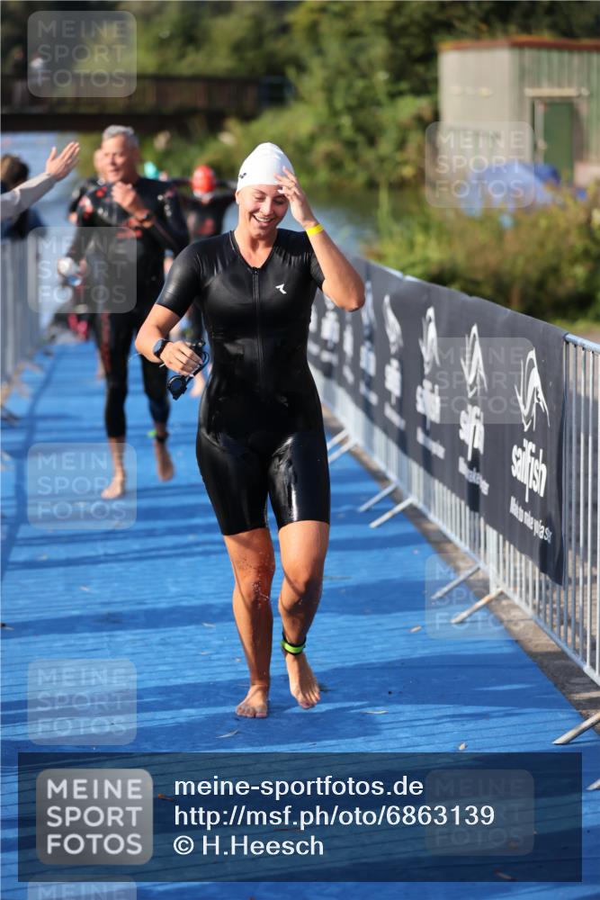 25.08.2024 - Elbe Triathlon Hamburg H.Heesch http://msf.ph/oto/6863139 25.08.2024 09:31:38 Schwimmen 450, 467, 468, 484, 497, 512, 525 meine-sportfotos.de