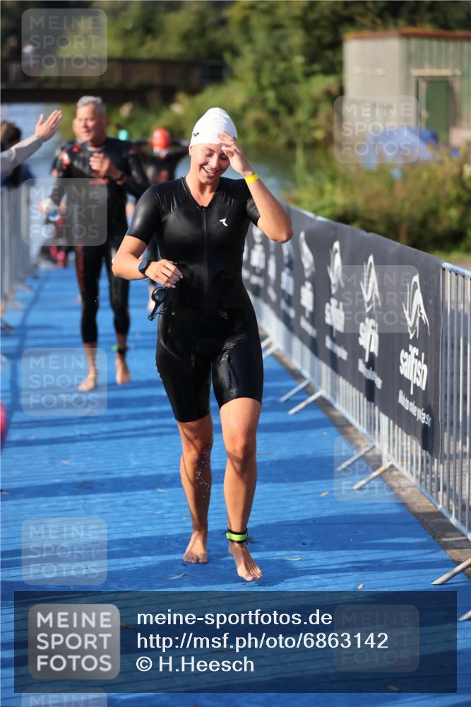 25.08.2024 - Elbe Triathlon Hamburg H.Heesch http://msf.ph/oto/6863142 25.08.2024 09:31:39 Schwimmen 450, 467, 468, 484, 497, 512, 525 meine-sportfotos.de