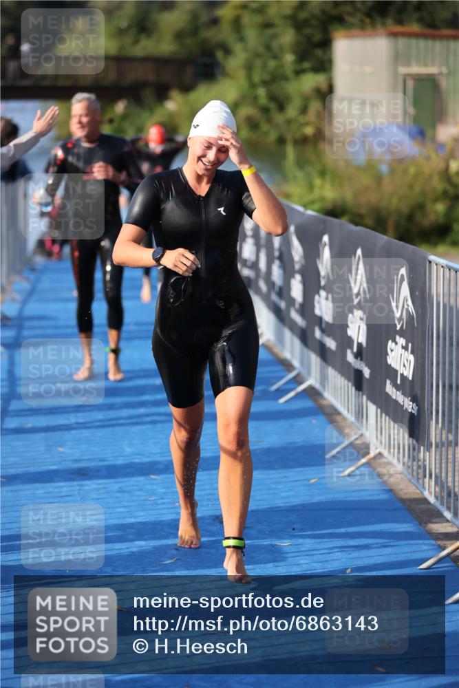 25.08.2024 - Elbe Triathlon Hamburg H.Heesch http://msf.ph/oto/6863143 25.08.2024 09:31:39 Schwimmen 450, 467, 468, 484, 497, 512, 525 meine-sportfotos.de