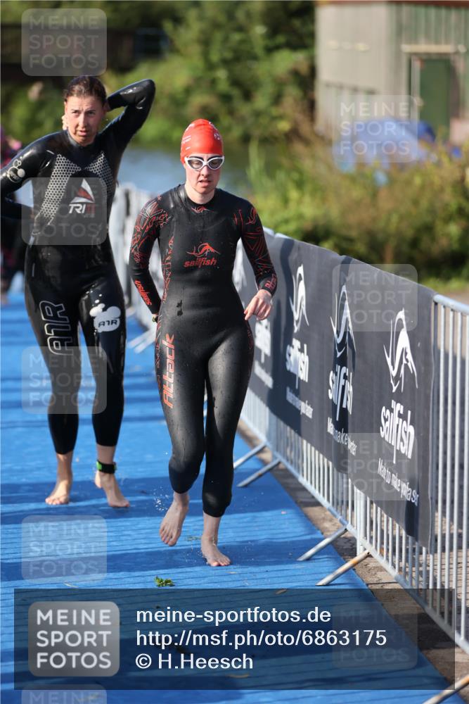 25.08.2024 - Elbe Triathlon Hamburg H.Heesch http://msf.ph/oto/6863175 25.08.2024 09:31:42 Schwimmen 450, 467, 468, 497, 512, 525, 543 meine-sportfotos.de