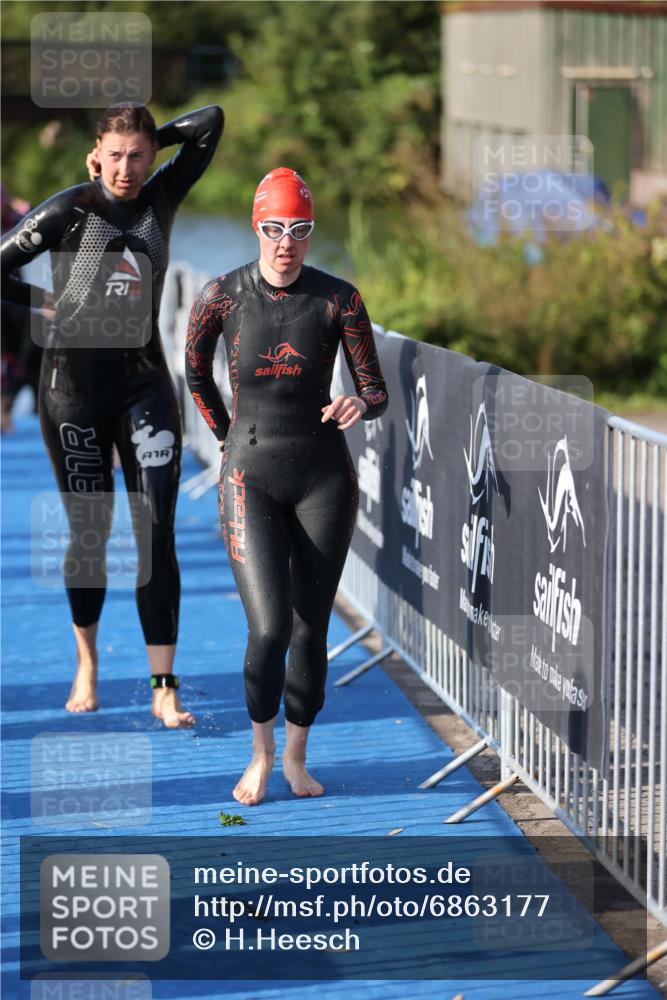 25.08.2024 - Elbe Triathlon Hamburg H.Heesch http://msf.ph/oto/6863177 25.08.2024 09:31:42 Schwimmen 450, 467, 468, 497, 512, 525, 543 meine-sportfotos.de