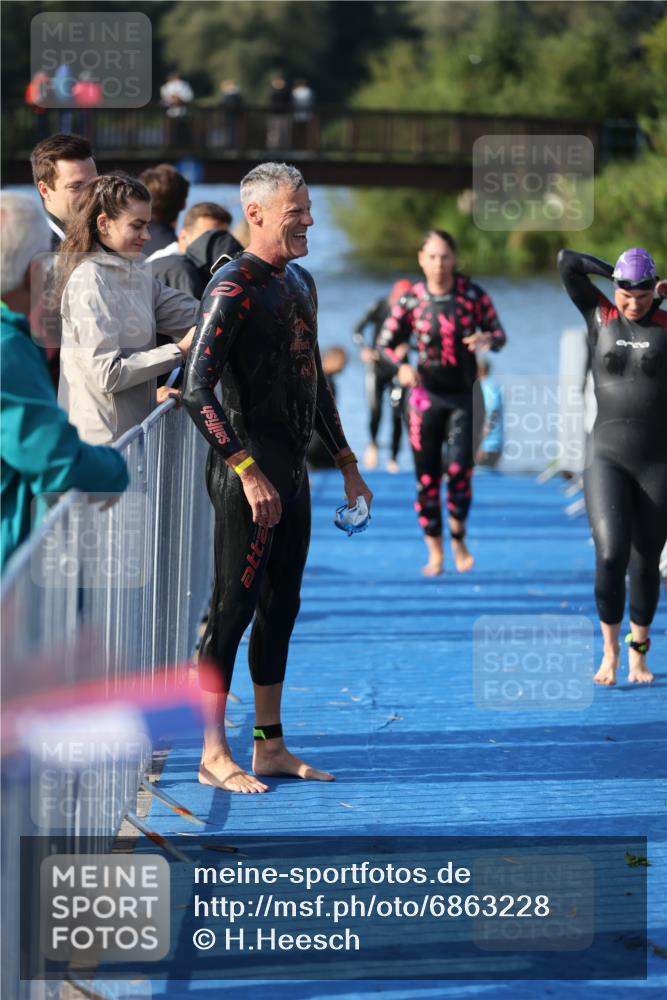 25.08.2024 - Elbe Triathlon Hamburg H.Heesch http://msf.ph/oto/6863228 25.08.2024 09:31:46 Schwimmen 450, 468, 497, 512, 525, 543 meine-sportfotos.de