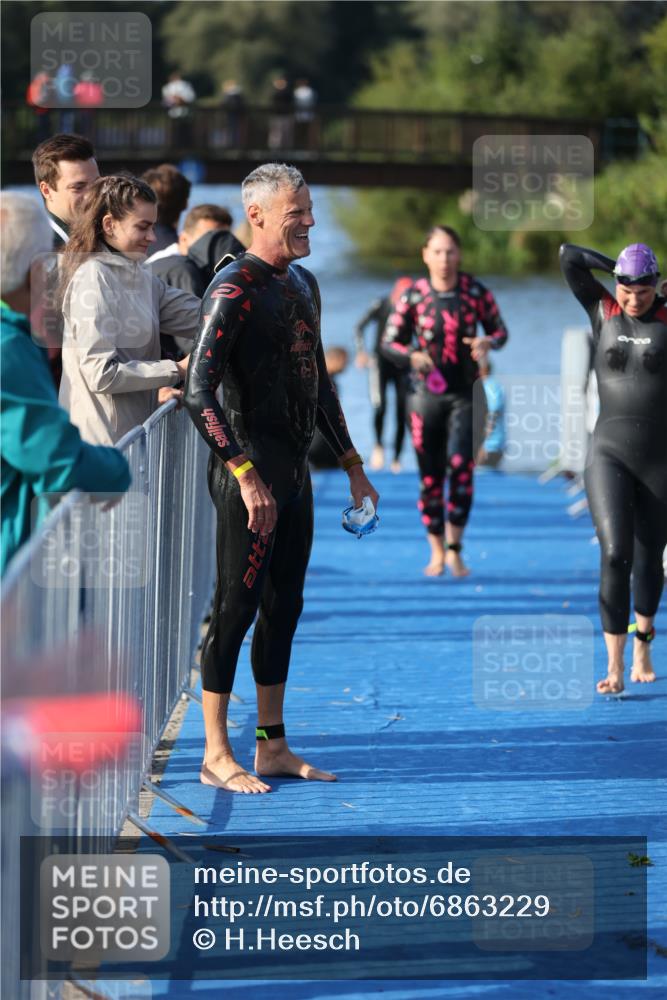25.08.2024 - Elbe Triathlon Hamburg H.Heesch http://msf.ph/oto/6863229 25.08.2024 09:31:46 Schwimmen 450, 468, 497, 512, 525, 543 meine-sportfotos.de