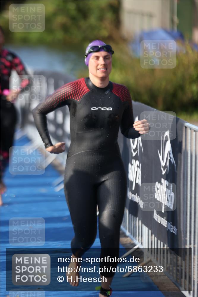 25.08.2024 - Elbe Triathlon Hamburg H.Heesch http://msf.ph/oto/6863233 25.08.2024 09:31:48 Schwimmen 446, 450, 468, 497, 512, 525, 543 meine-sportfotos.de