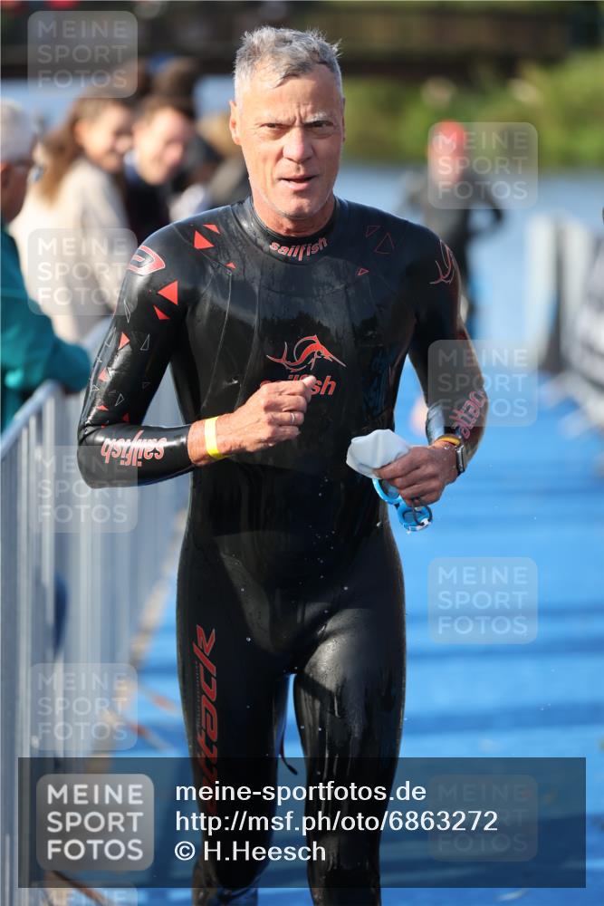 25.08.2024 - Elbe Triathlon Hamburg H.Heesch http://msf.ph/oto/6863272 25.08.2024 09:31:51 Schwimmen 446, 450, 468, 497, 512, 525, 543 meine-sportfotos.de