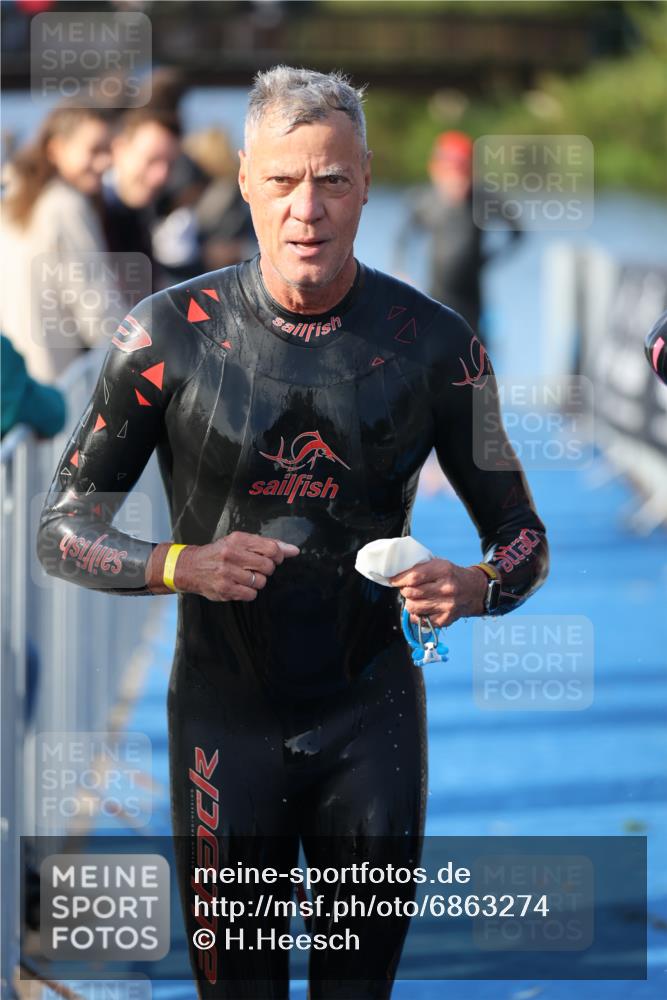 25.08.2024 - Elbe Triathlon Hamburg H.Heesch http://msf.ph/oto/6863274 25.08.2024 09:31:51 Schwimmen 446, 450, 468, 497, 512, 525, 543 meine-sportfotos.de