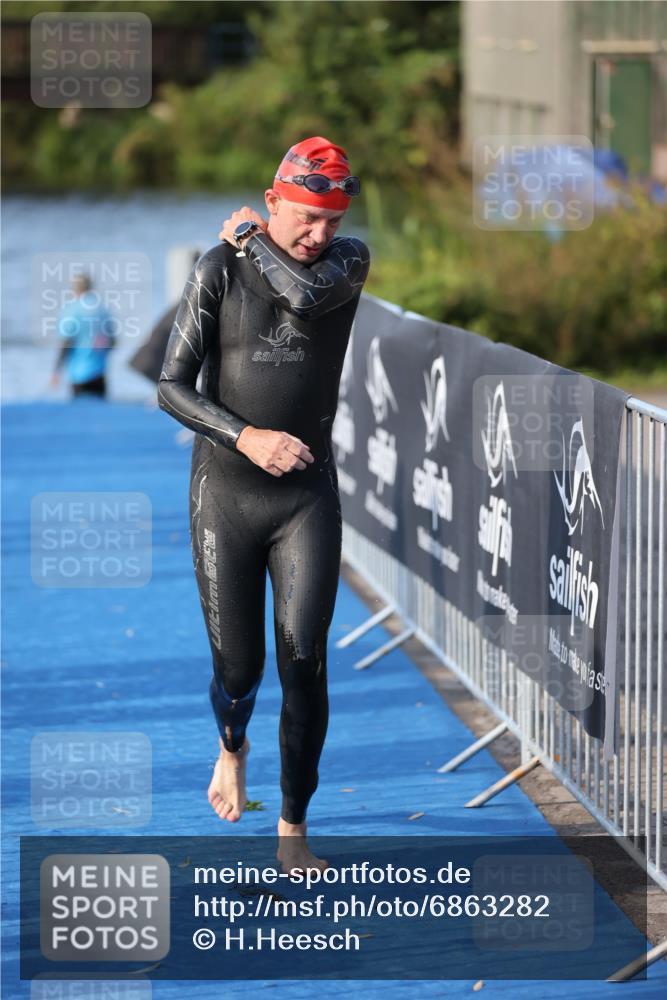 25.08.2024 - Elbe Triathlon Hamburg H.Heesch http://msf.ph/oto/6863282 25.08.2024 09:31:56 Schwimmen 446, 450, 468, 497, 512, 525, 543 meine-sportfotos.de