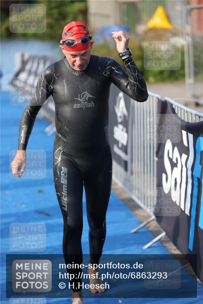 25.08.2024 - Elbe Triathlon Hamburg H.Heesch http://msf.ph/oto/6863293 25.08.2024 09:31:58 Schwimmen 446, 450, 468, 497, 512, 525, 543 meine-sportfotos.de
