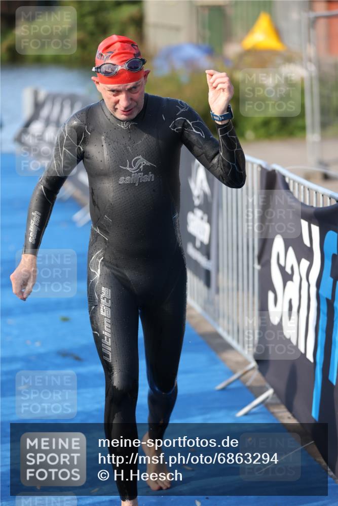 25.08.2024 - Elbe Triathlon Hamburg H.Heesch http://msf.ph/oto/6863294 25.08.2024 09:31:58 Schwimmen 446, 450, 468, 497, 512, 525, 543 meine-sportfotos.de