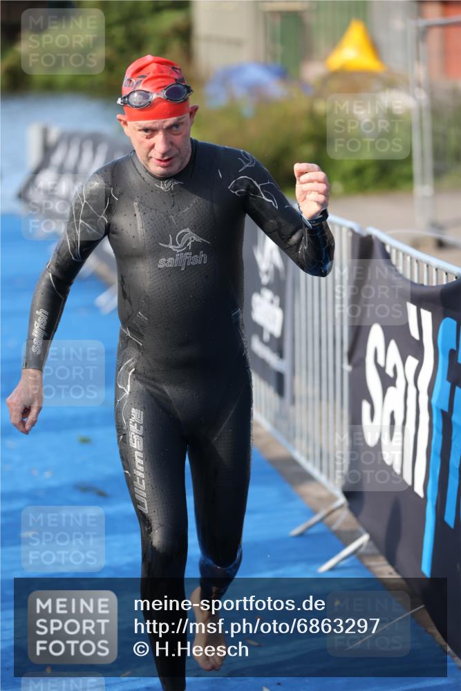 25.08.2024 - Elbe Triathlon Hamburg H.Heesch http://msf.ph/oto/6863297 25.08.2024 09:31:58 Schwimmen 446, 450, 468, 497, 512, 525, 543 meine-sportfotos.de