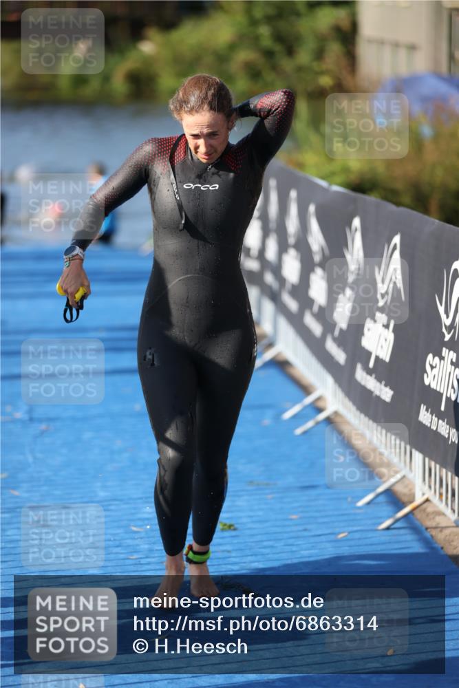 25.08.2024 - Elbe Triathlon Hamburg H.Heesch http://msf.ph/oto/6863314 25.08.2024 09:32:15 Schwimmen 446, 507, 543 meine-sportfotos.de