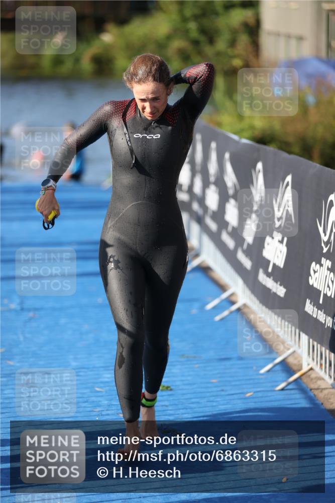 25.08.2024 - Elbe Triathlon Hamburg H.Heesch http://msf.ph/oto/6863315 25.08.2024 09:32:15 Schwimmen 446, 507, 543 meine-sportfotos.de