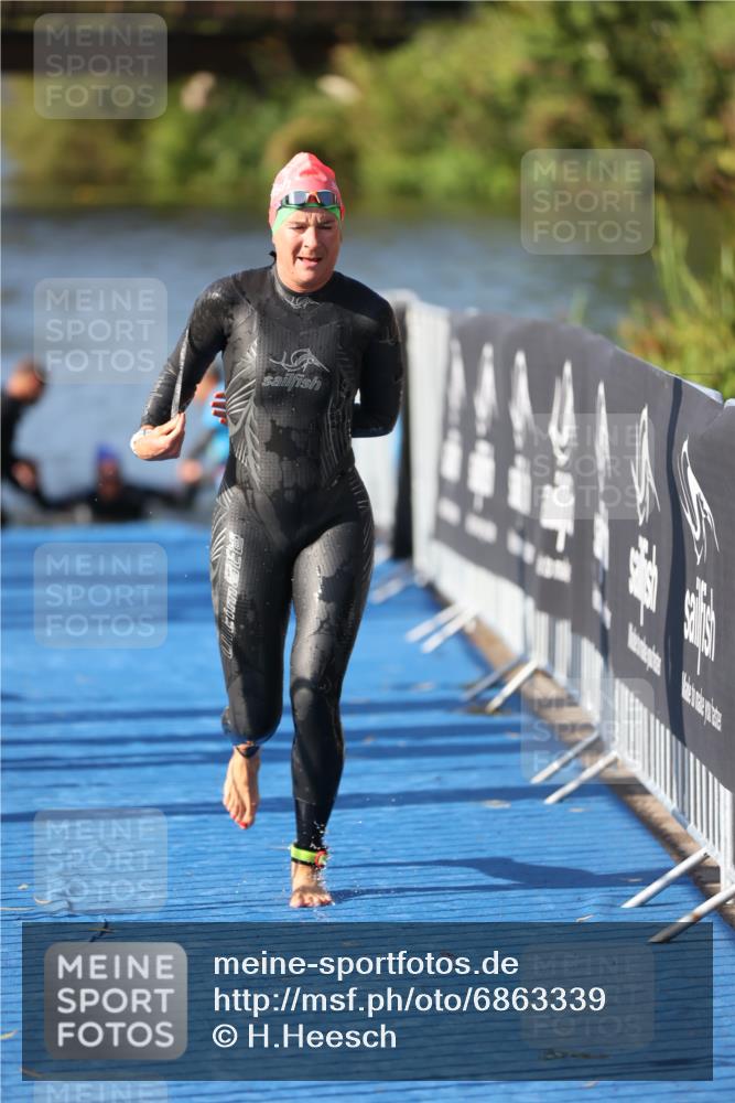 25.08.2024 - Elbe Triathlon Hamburg H.Heesch http://msf.ph/oto/6863339 25.08.2024 09:32:29 Schwimmen 507, 545 meine-sportfotos.de