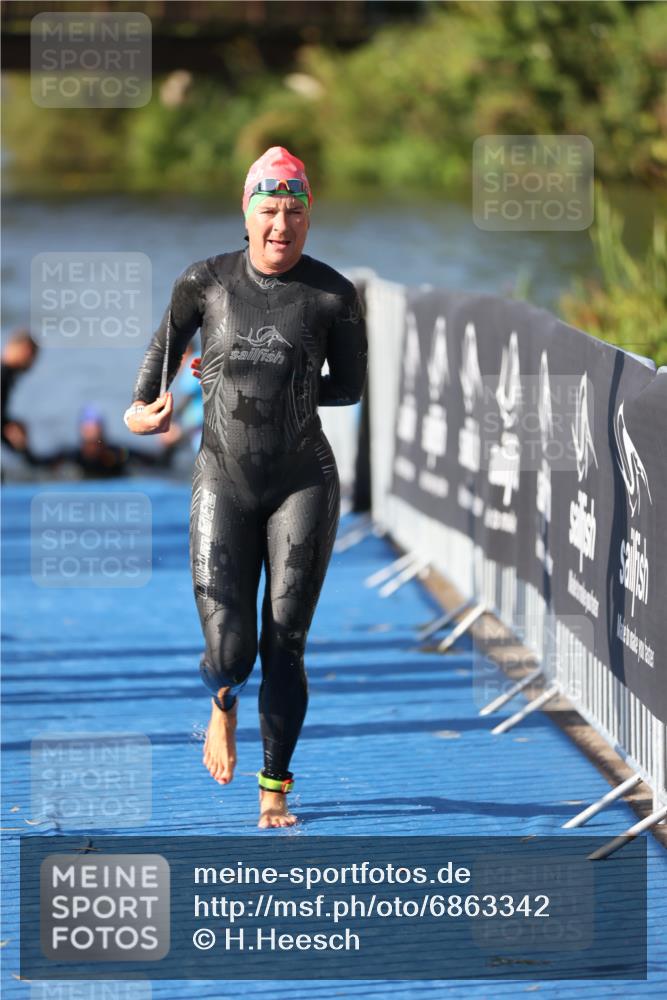 25.08.2024 - Elbe Triathlon Hamburg H.Heesch http://msf.ph/oto/6863342 25.08.2024 09:32:29 Schwimmen 507, 545 meine-sportfotos.de