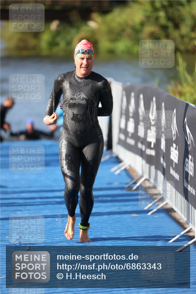 25.08.2024 - Elbe Triathlon Hamburg H.Heesch http://msf.ph/oto/6863343 25.08.2024 09:32:30 Schwimmen 507, 545 meine-sportfotos.de