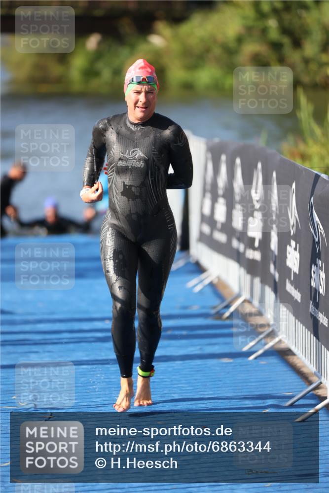25.08.2024 - Elbe Triathlon Hamburg H.Heesch http://msf.ph/oto/6863344 25.08.2024 09:32:30 Schwimmen 507, 545 meine-sportfotos.de
