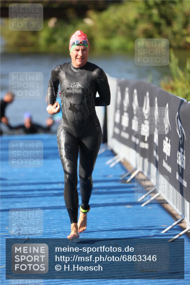 25.08.2024 - Elbe Triathlon Hamburg H.Heesch http://msf.ph/oto/6863346 25.08.2024 09:32:30 Schwimmen 507, 545 meine-sportfotos.de