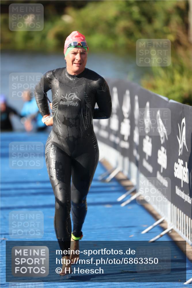25.08.2024 - Elbe Triathlon Hamburg H.Heesch http://msf.ph/oto/6863350 25.08.2024 09:32:30 Schwimmen 507, 545 meine-sportfotos.de