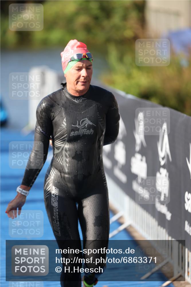 25.08.2024 - Elbe Triathlon Hamburg H.Heesch http://msf.ph/oto/6863371 25.08.2024 09:32:31 Schwimmen 507, 545 meine-sportfotos.de